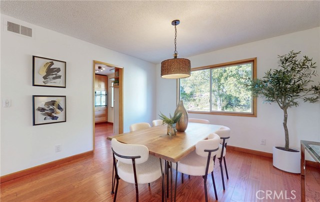 Detail Gallery Image 12 of 31 For 7727 via Capri, Burbank,  CA 91504 - 3 Beds | 3 Baths