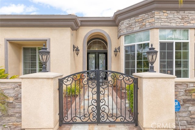 Detail Gallery Image 13 of 74 For 4063 Suzie Circle, Corona,  CA 92881 - 5 Beds | 4 Baths