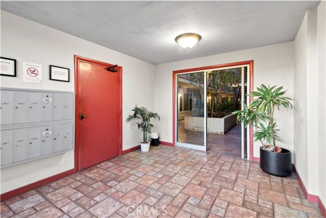 Detail Gallery Image 6 of 20 For 444 Obispo Ave #3,  Long Beach,  CA 90814 - 2 Beds | 2 Baths