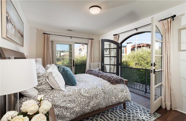 2301 Pacific Drive, Corona del Mar CA: https://media.crmls.org/medias/b9740f78-ae1b-40c1-8dfc-8241797c732c.jpg