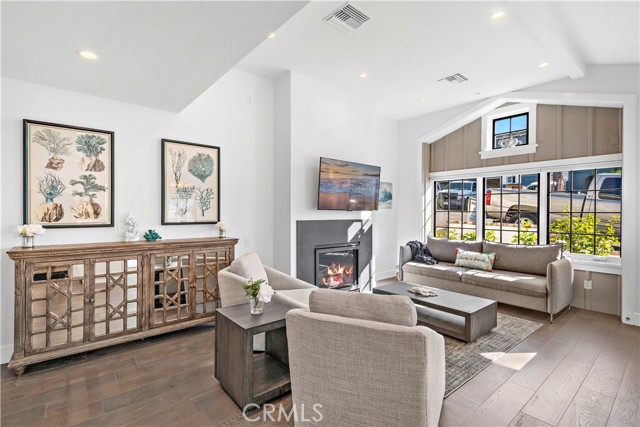 Detail Gallery Image 6 of 31 For 156 Pearl St, Laguna Beach,  CA 92651 - 3 Beds | 2 Baths