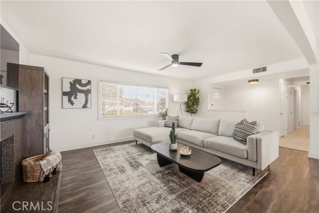 Detail Gallery Image 5 of 53 For 3525 Waco Ave, Simi Valley,  CA 93063 - 3 Beds | 2 Baths