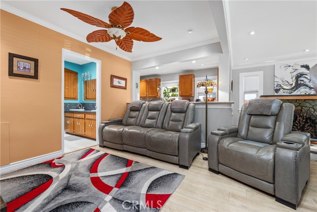 10739 Helendale photo 6