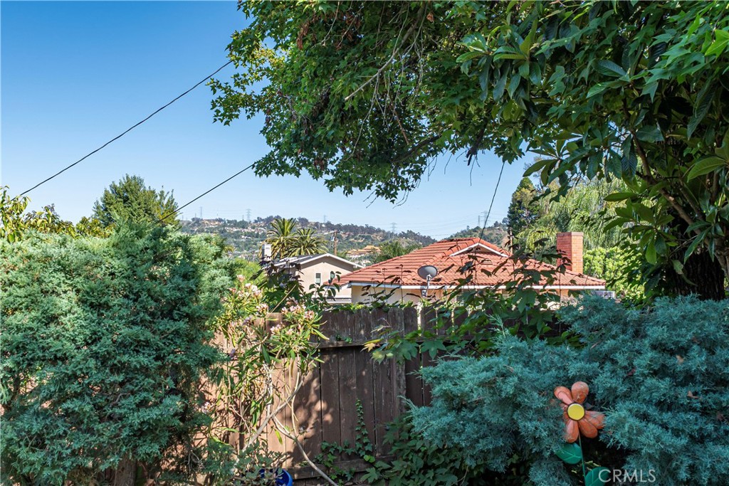 https://media.crmls.org/medias/b974a485-c743-43fc-909c-dedccf3e203f.jpg?preset=X-Large