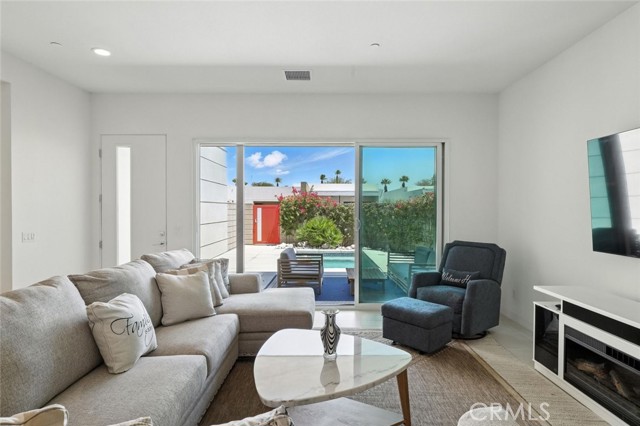 Detail Gallery Image 9 of 33 For 3345 Ambassador Dr, Palm Springs,  CA 92262 - 3 Beds | 2/1 Baths