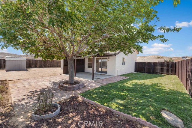 1472 Bedford Avenue, Rosamond CA: https://media.crmls.org/medias/b974edf5-a303-4a38-bc77-e496d6aebb7c.jpg