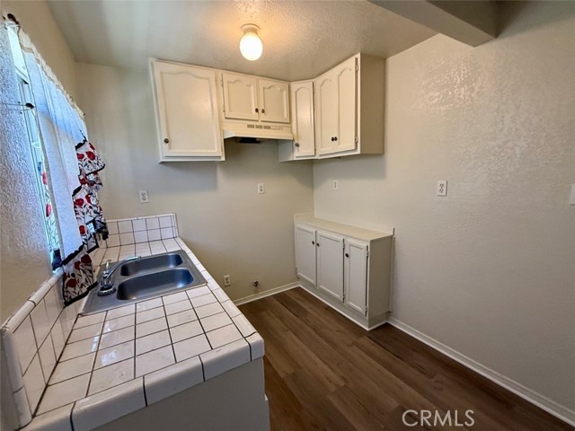 1621 W 82nd Street, Los Angeles CA: https://media.crmls.org/medias/b9750968-7fe9-4968-b87b-98246f86490f.jpg