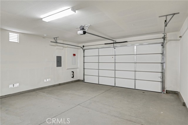 17175 Kent Street, Hesperia CA: https://media.crmls.org/medias/b975abb4-8abb-43a3-b413-0d1865d4d1d1.jpg