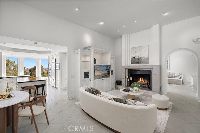 31 Saint Tropez, Newport Beach CA: https://media.crmls.org/medias/b976aabe-7b1a-4a89-ae9b-05204580ecaf.jpg
