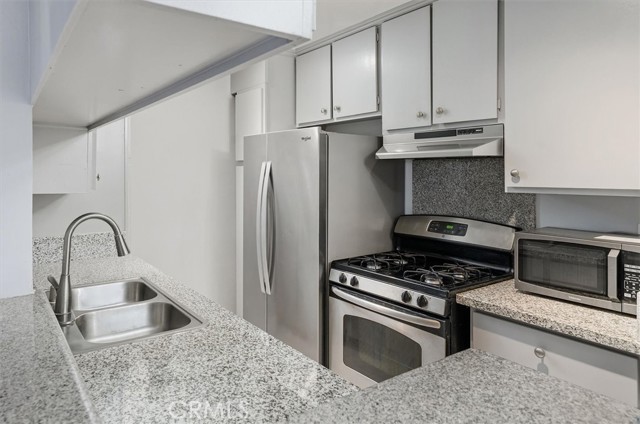 Detail Gallery Image 3 of 29 For 5700 Etiwanda Ave #154,  Tarzana,  CA 91356 - 3 Beds | 2 Baths