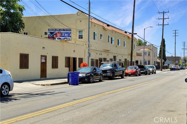 2214 Hooper Avenue, Los Angeles CA: https://media.crmls.org/medias/b977d381-bcd2-4adf-87bd-65480d391667.jpg
