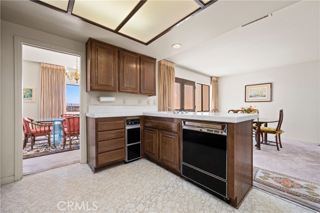 21 Beachcomber Drive, Corona del Mar CA: https://media.crmls.org/medias/b9781e7b-68c4-4e51-9796-944e0a629833.jpg