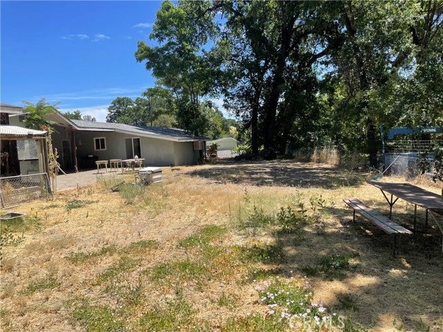 8031 Lake Street, Lower Lake CA: https://media.crmls.org/medias/b97858e2-0dd8-4cc7-b80e-1ddeca670500.jpg