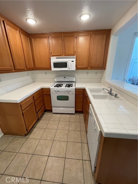 Detail Gallery Image 11 of 24 For 3278 Laval Ln, Riverside,  CA 92503 - 3 Beds | 2/1 Baths