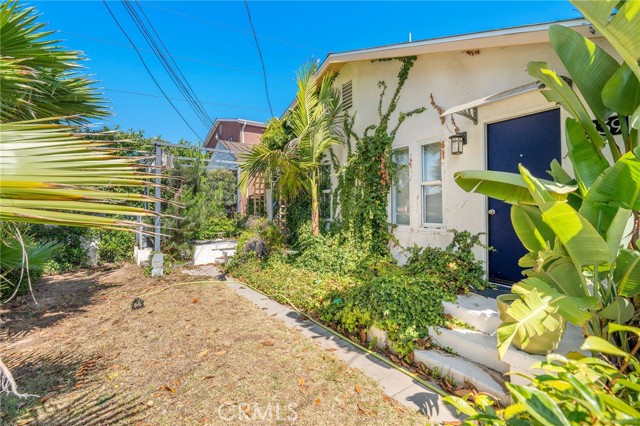 239 W Hillcrest Boulevard, Inglewood CA: https://media.crmls.org/medias/b979044a-781e-48b9-9026-4f26cc12f6a1.jpg