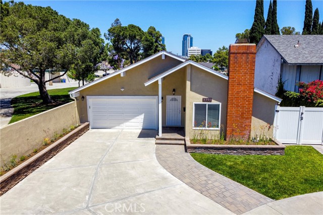 3701 S Ross Street, Santa Ana CA: https://media.crmls.org/medias/b979afee-83fa-4f1a-9a9e-071d4ae706f5.jpg