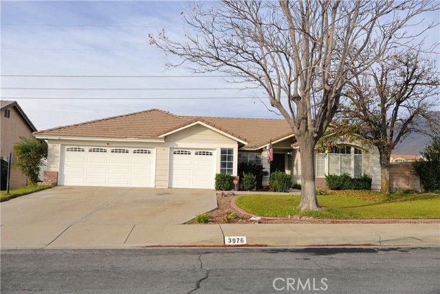 Detail Gallery Image 1 of 38 For 3976 N Flame Tree Ave, Rialto,  CA 92377 - 4 Beds | 2 Baths