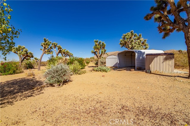 59019 Pueblo Trail, Yucca Valley CA: https://media.crmls.org/medias/b97a8ec4-adca-4a68-91c3-90634721e8b6.jpg