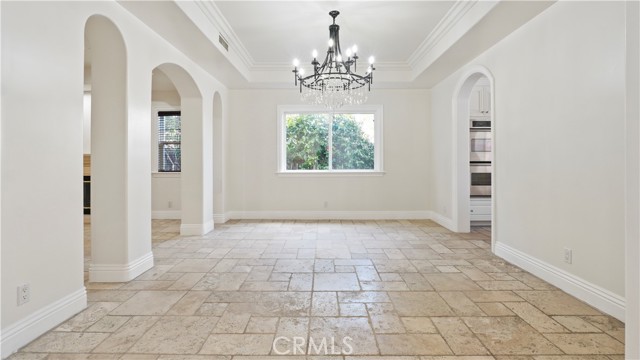 Detail Gallery Image 8 of 50 For 5128 Avenida Hacienda, Tarzana,  CA 91356 - 5 Beds | 4 Baths