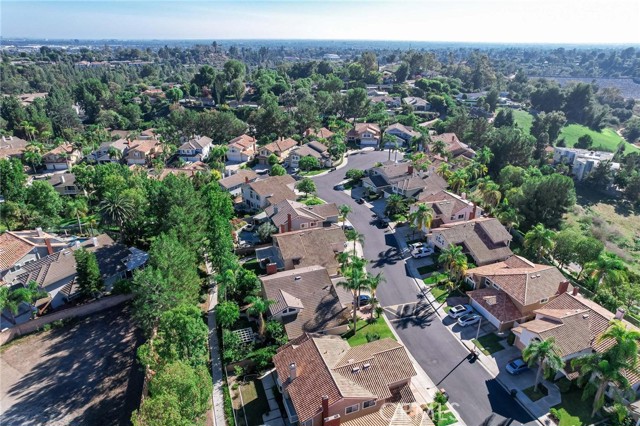 Detail Gallery Image 5 of 10 For 1825 Lexington Dr, Fullerton,  CA 92835 - 4 Beds | 3 Baths