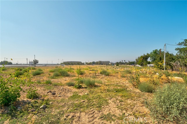 0 E 5th Street, San Bernardino CA: https://media.crmls.org/medias/b97d2740-1a59-4aa7-91e0-779c91a7b3bd.jpg