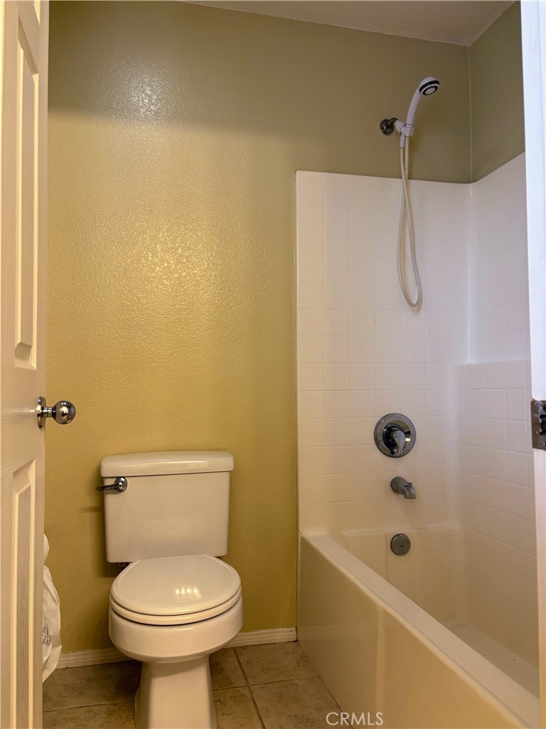 https://media.crmls.org/medias/b97de917-a5c5-4eb6-9cfb-e2373452eeb0.jpg?preset=X-Large