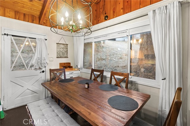 2452 Spring Drive, Running Springs CA: https://media.crmls.org/medias/b97e7045-b36e-498b-87ec-aee46923898f.jpg
