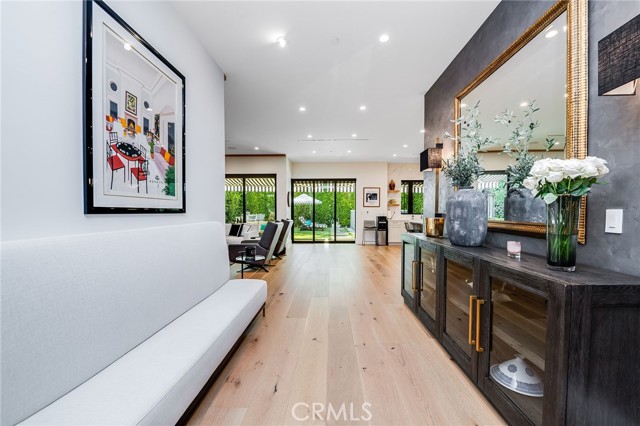 4365 Kraft Avenue, Studio City CA: https://media.crmls.org/medias/b97f9672-ca53-4c66-a870-738e82a5c736.jpg
