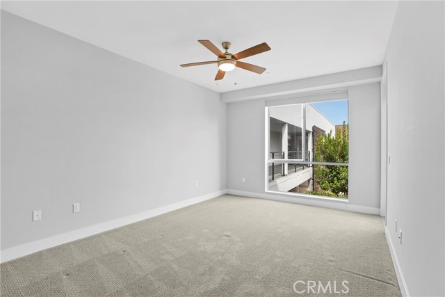 Bedroom without virtual staging.