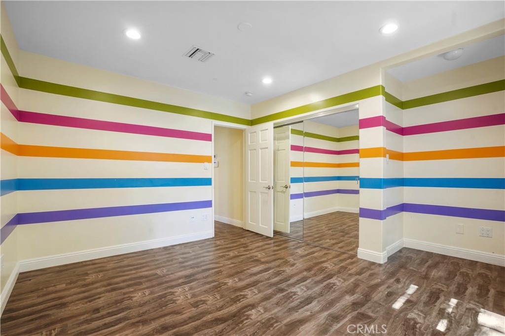 https://media.crmls.org/medias/b97ffab9-4009-4381-8855-88604d89e756.jpg?preset=X-Large