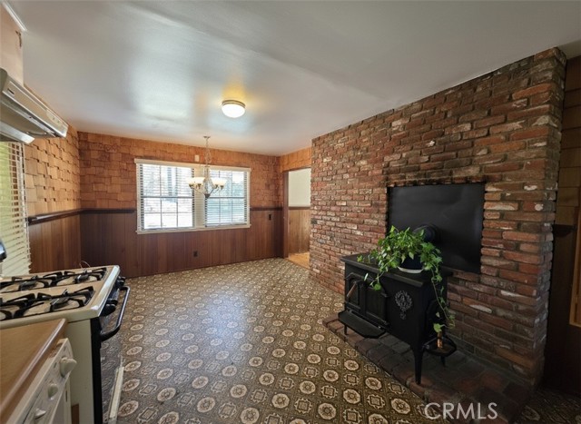 Detail Gallery Image 8 of 43 For 33007 Spruce Dr, Green Valley Lake,  CA 92341 - 3 Beds | 2 Baths