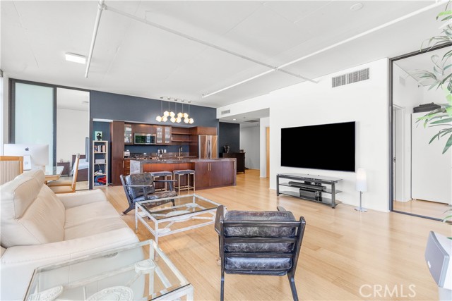 1111 S Grand Avenue, Los Angeles CA: https://media.crmls.org/medias/b9806bff-e442-4f99-bc69-19ad76588437.jpg