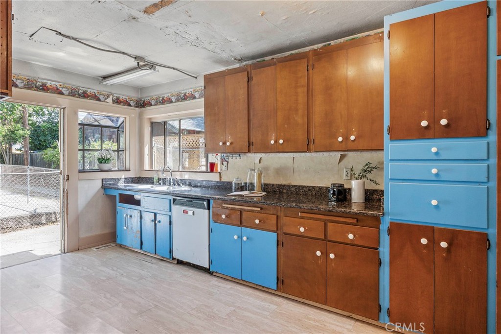 MLS #OC25144639 img 43