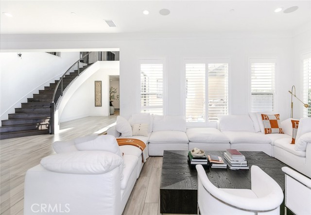 Detail Gallery Image 18 of 69 For 20300 W Windsor Ln, Northridge,  CA 91326 - 5 Beds | 6 Baths