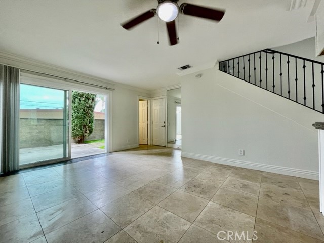 Detail Gallery Image 8 of 27 For 2558 Orange Ave #4,  Costa Mesa,  CA 92627 - 3 Beds | 2/1 Baths