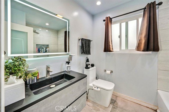 Detail Gallery Image 13 of 28 For 17135 Roscoe Bld #9,  Northridge,  CA 91325 - 2 Beds | 1/1 Baths