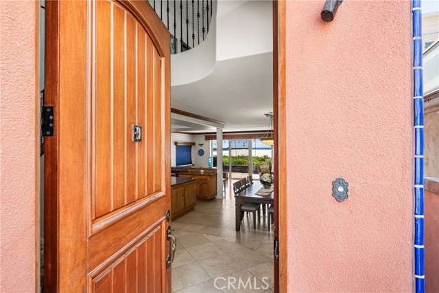 6915 E Seaside, Long Beach CA: https://media.crmls.org/medias/b981e523-c0e1-4924-b80f-ee235167a8d2.jpg