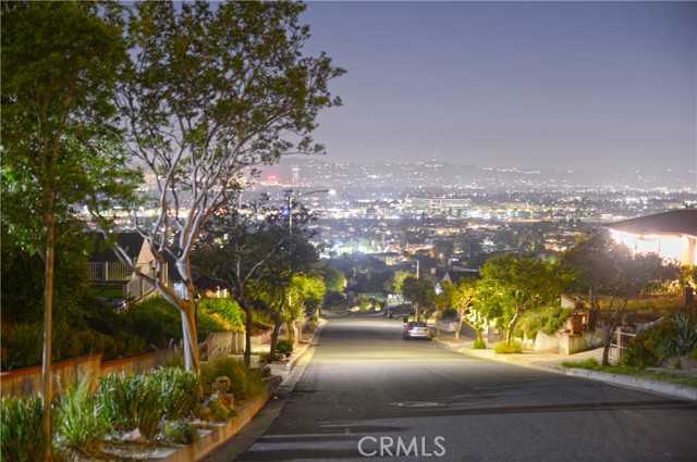 Detail Gallery Image 6 of 34 For 924 Irving Dr, Burbank,  CA 91504 - 4 Beds | 3 Baths