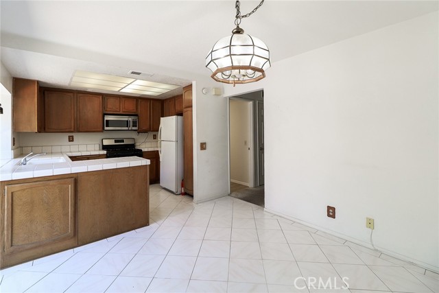 345 Jeremiah Drive, Simi Valley CA: https://media.crmls.org/medias/b983874f-48c8-4100-9720-ed57f0b05941.jpg