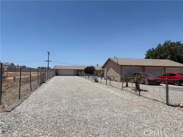 13508 Mohawk Road, Apple Valley CA: https://media.crmls.org/medias/b984f7af-224b-432a-8d04-d602c3b3fe65.jpg