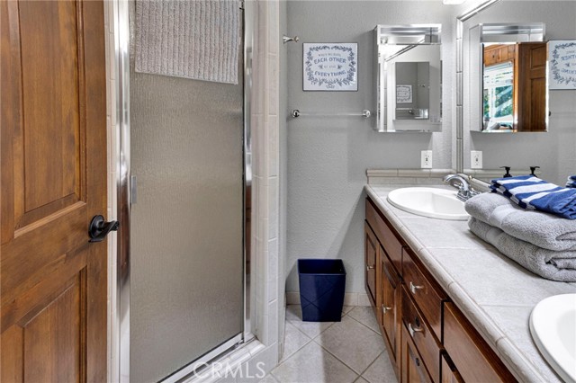 915 Trinity, Lake Arrowhead, CA 92352