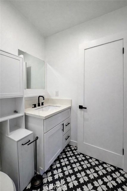 Detail Gallery Image 8 of 13 For 17034 Stagg St, Van Nuys,  CA 91406 - 0 Beds | 1 Baths