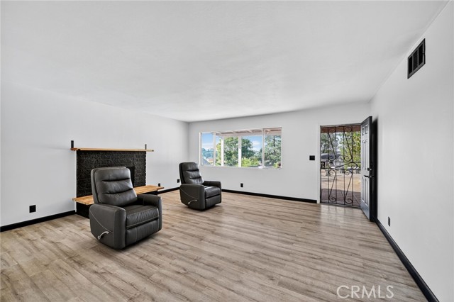 Detail Gallery Image 4 of 35 For 612 Momar Ln, Escondido,  CA 92027 - 4 Beds | 2 Baths