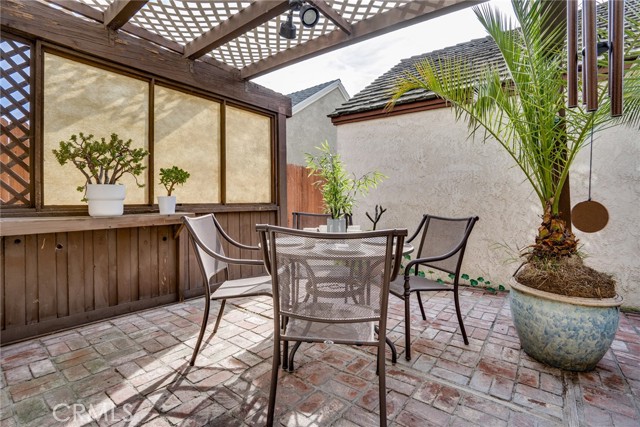 2007 Delaware Street, Huntington Beach CA: https://media.crmls.org/medias/b987648f-469e-4581-b50f-7699d6ab4d04.jpg