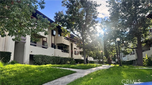 Detail Gallery Image 2 of 18 For 18193 Sundowner Way #816,  Canyon Country,  CA 91387 - 2 Beds | 2 Baths