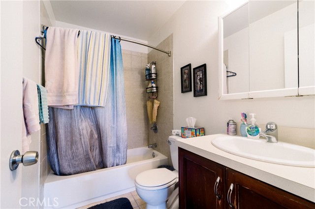 Detail Gallery Image 7 of 26 For 18350 Hatteras St #213,  Tarzana,  CA 91356 - 2 Beds | 2 Baths