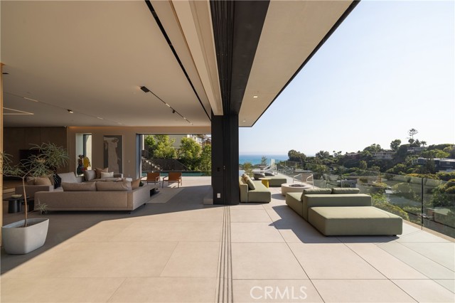 1000 Oriole Drive, Laguna Beach CA: https://media.crmls.org/medias/b989d218-5bab-4424-a93c-255cdf9ffb63.jpg