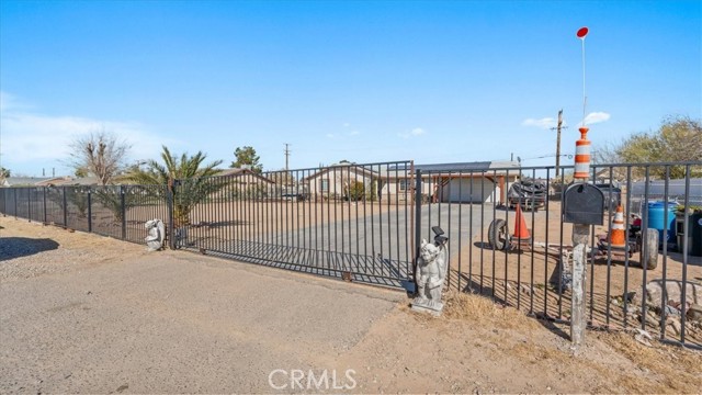 Detail Gallery Image 4 of 21 For 11545 Kiowa, Apple Valley,  CA 92308 - 3 Beds | 2 Baths