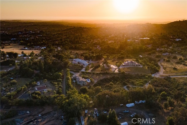 1088 Via Conca Doro, Vista CA: https://media.crmls.org/medias/b98a6c29-1365-483e-8cf8-dc742e71ef35.jpg