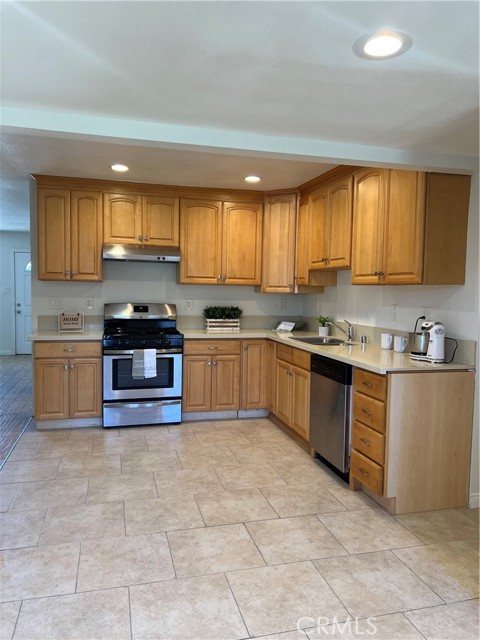 1326 Elmhurst Avenue, Duarte CA: https://media.crmls.org/medias/b98a729f-6a7e-43f4-aab1-08674c3b6c6c.jpg